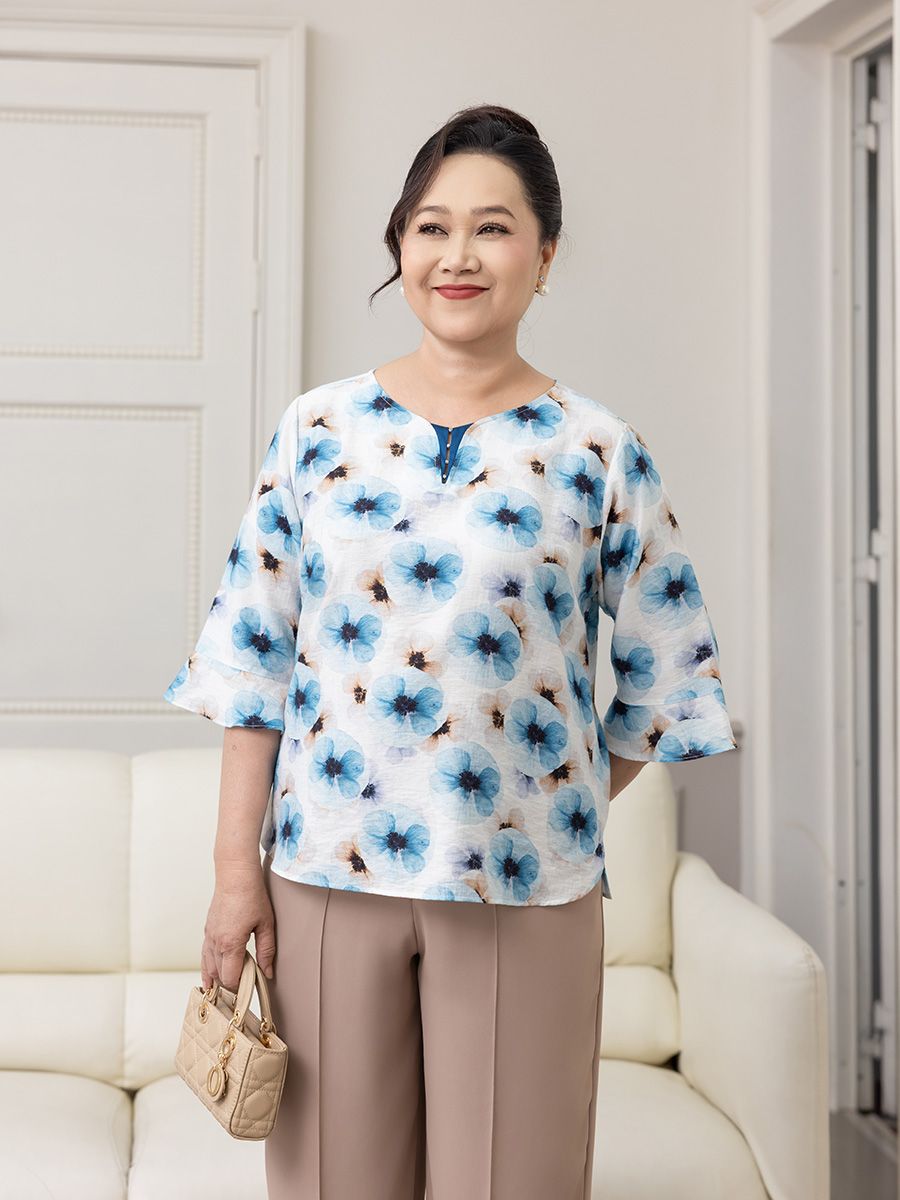  Hạnh áo cổ xẻ V viền kết hạt, vạt trước bo tròn, tay ngắn bèo cách điệu 4428/5.267 