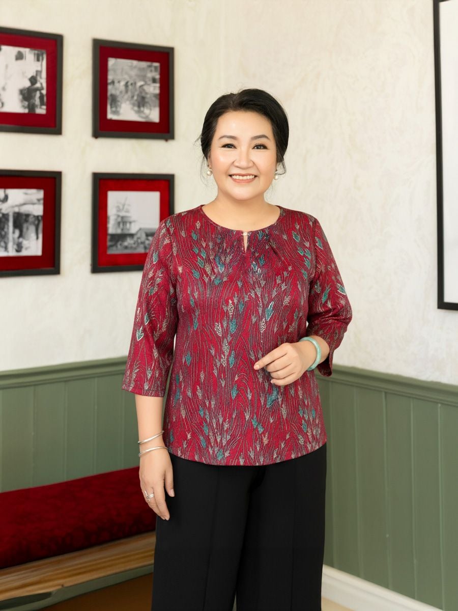  HẠNH - Áo thun  xẻ V, xếp li, đính hạt châu, tay lửng 4436/5.28 