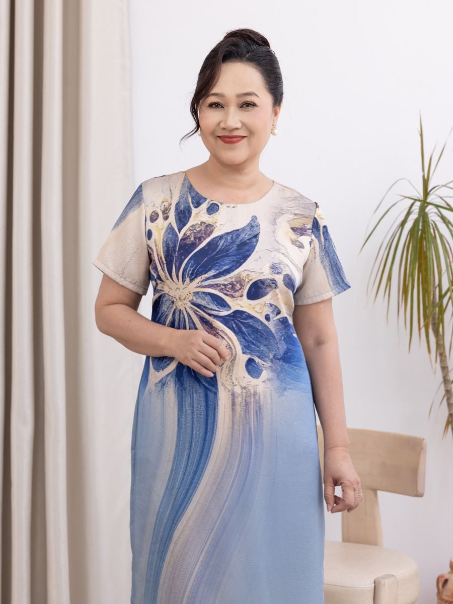  Hạnh Đầm suông cổ tròn họa tiết hoa uyển chuyển trong nước tay ngắn, xẻ tà 2 bên 5602/5.279 