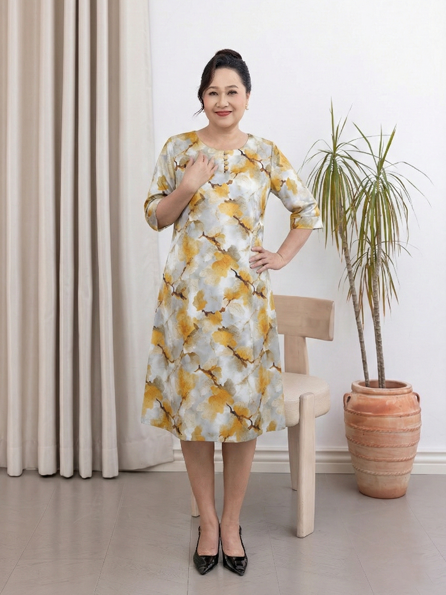  HẠNH - Đầm suông cổ tròn đính nút bọc chất liệu lụa mẫu đơn 5609/5.486 