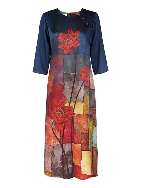  HẠNH - Đầm kiểu dáng dài phom suông cổ tròn đính nút bọc chất liệu lụa Canvan in họa tiết 5610/5.523 