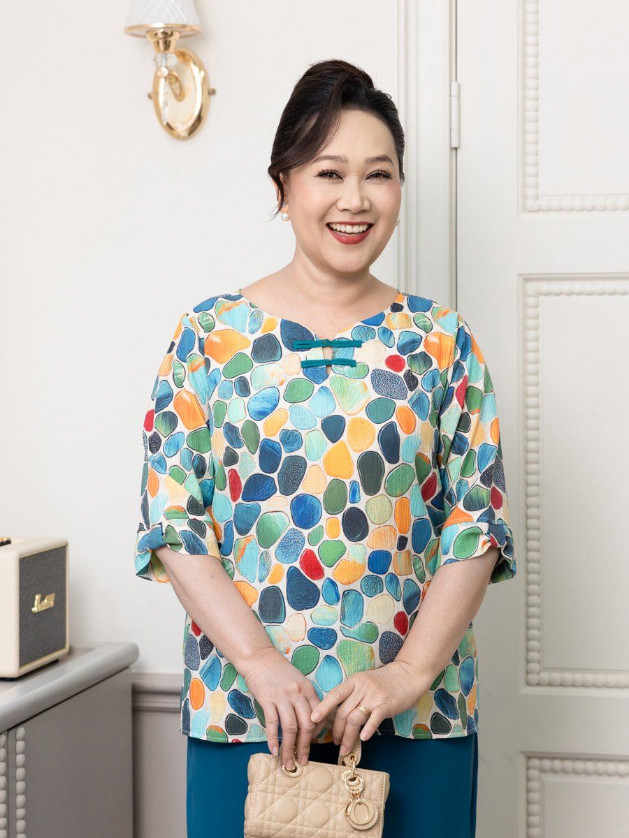  Hạnh áo kiểu cổ xẻ v ,khoen đắp cách điệu,tay lửng phối bo 25418/5.319 