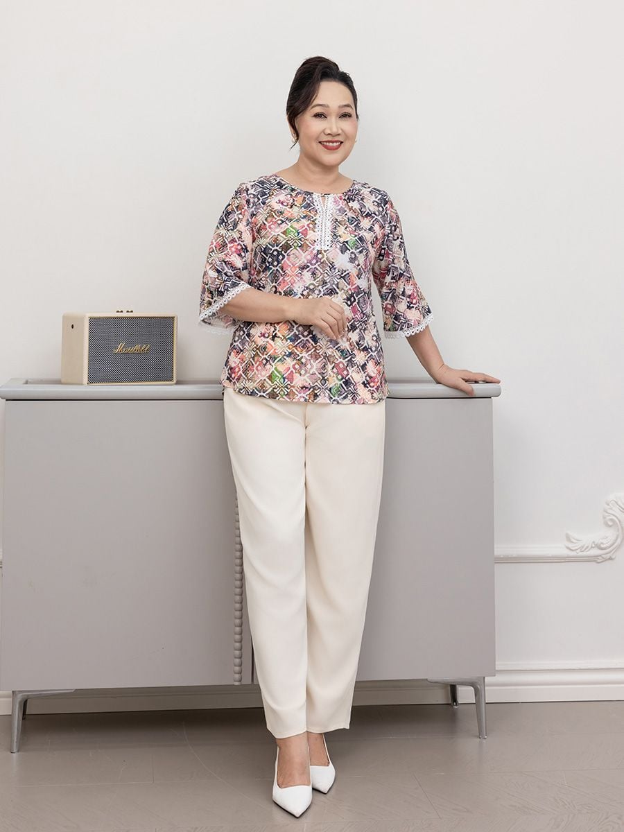  Hạnh Áo cổ tròn phối ren in họa tiết lập thể,tay lửng viền ren hoa 25414/5.320 