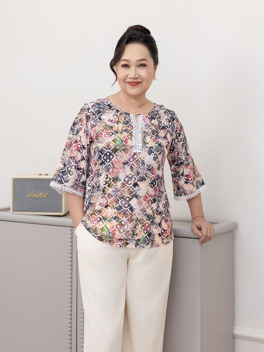  Hạnh Áo cổ tròn phối ren in họa tiết lập thể,tay lửng viền ren hoa 25414/5.320 