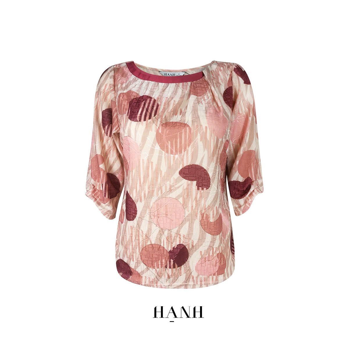  Hạnh - Áo kiểu trung niên cổ tròn phối xếp li tay lửng chất liệu cotton họa tiết 4425 