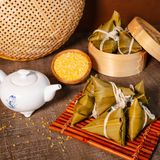  Hộp 12 Bánh Ú Tro 