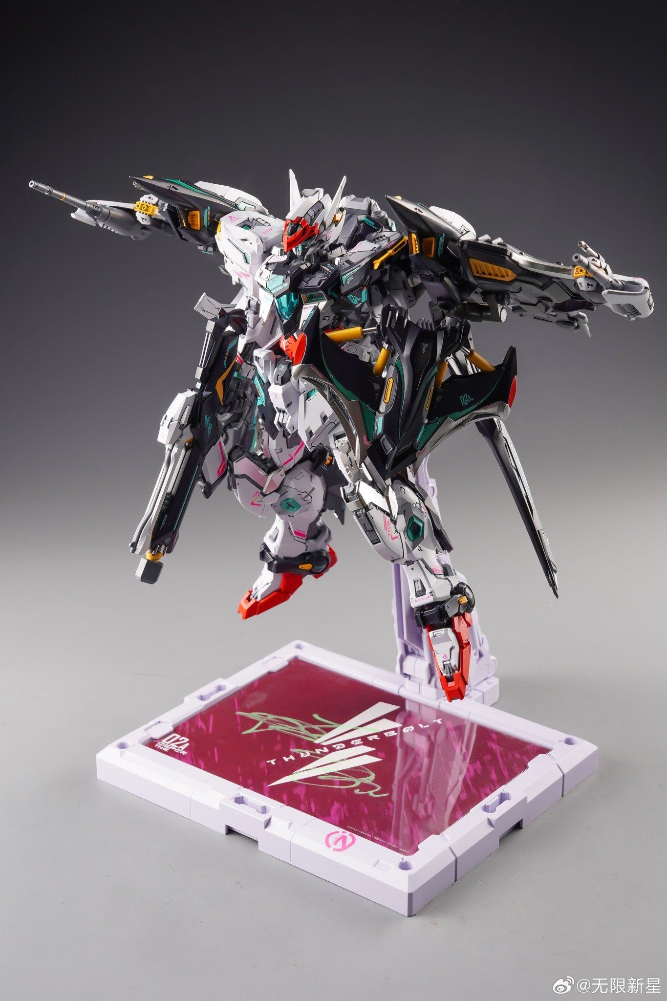  1/100 Thunderbolt 2.0 Inera+ (Mô hình lắp ráp) 