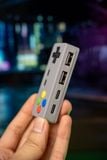  Hub mở rộng chuyển đổi 4 cổng Type C / USB truyền tải tốc độ - Thiết kế hình Controller Retro 