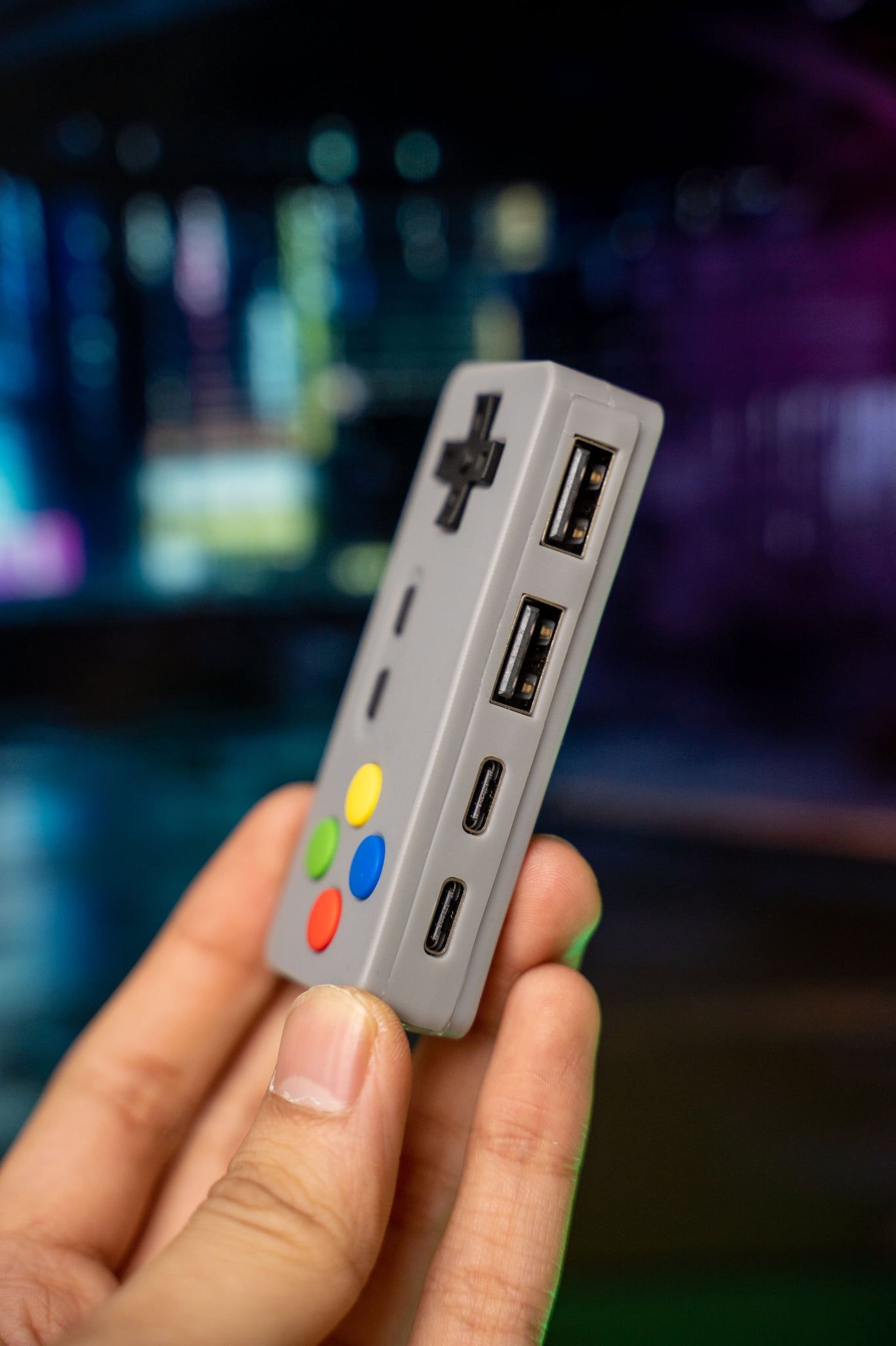  Hub mở rộng chuyển đổi 4 cổng Type C / USB truyền tải tốc độ - Thiết kế hình Controller Retro 