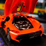  [1:32] Mô hình xe Fullbox có đế trưng bày 