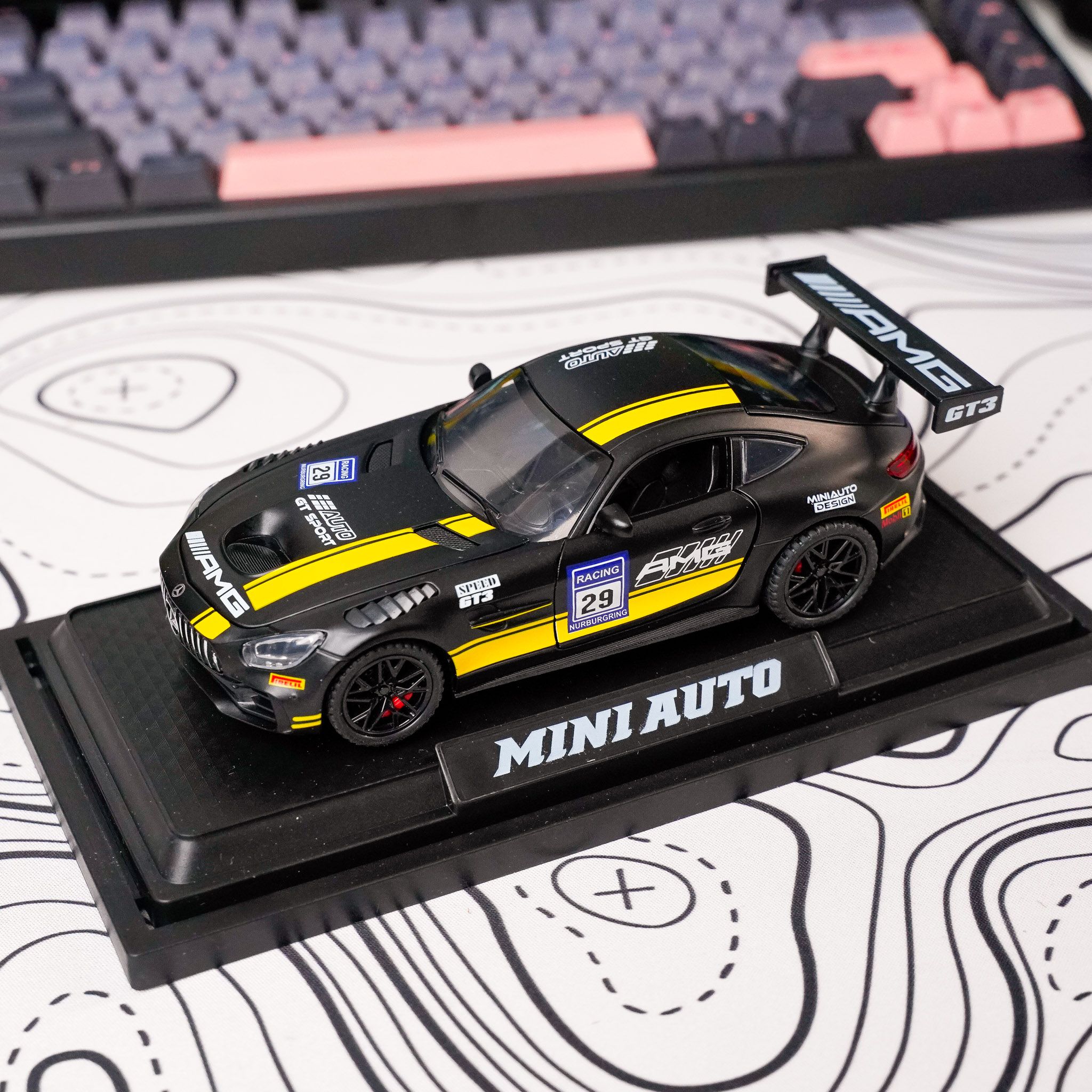  [1:32] Mô hình xe Fullbox có đế trưng bày 