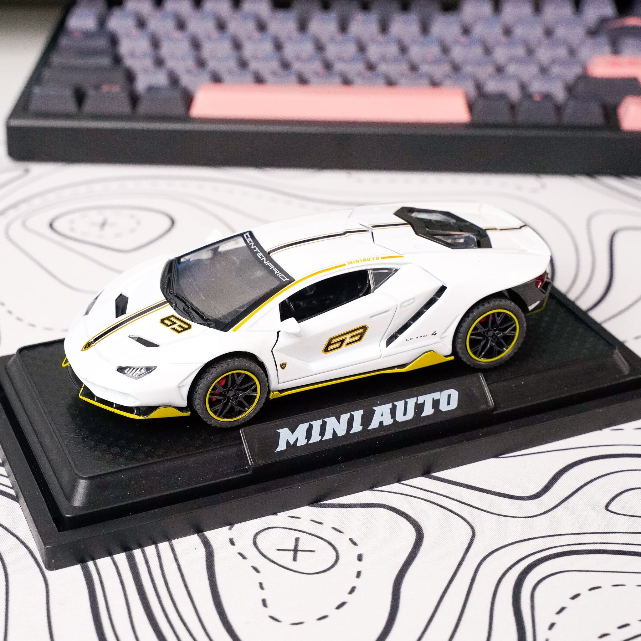  [1:32] Mô hình xe Fullbox có đế trưng bày 