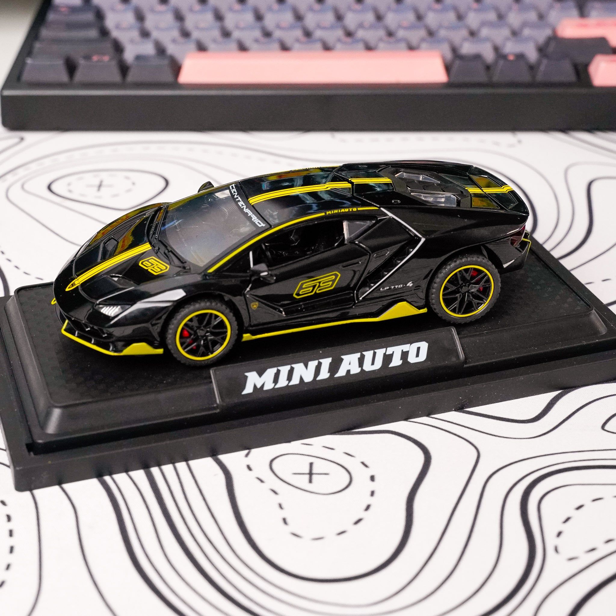  [1:32] Mô hình xe Fullbox có đế trưng bày 