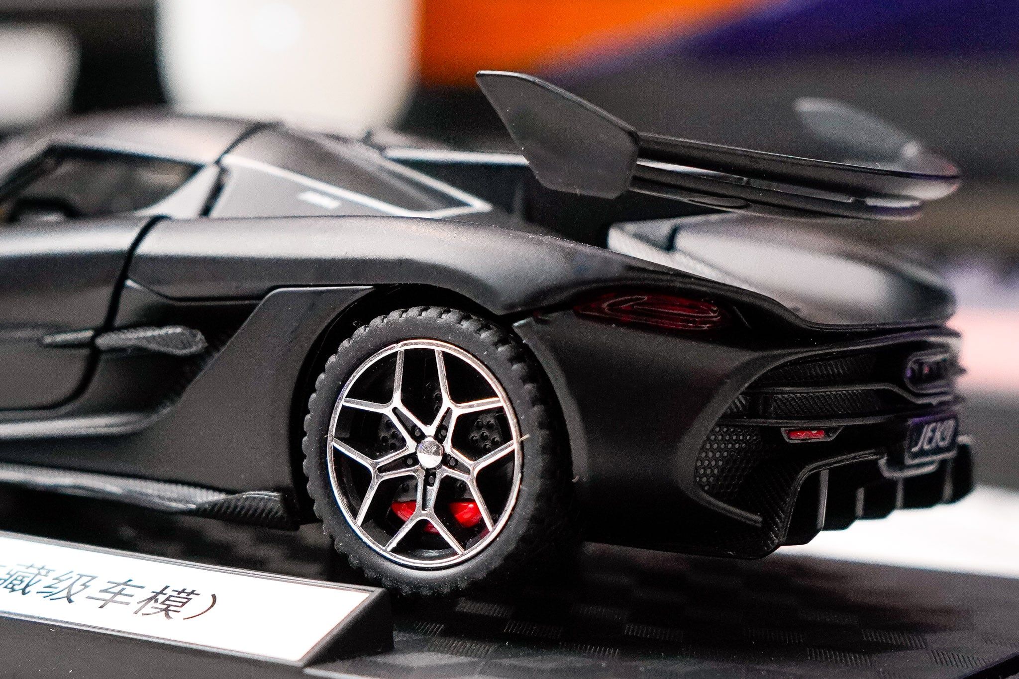  [1:32] Mô hình xe Fullbox có đế trưng bày 