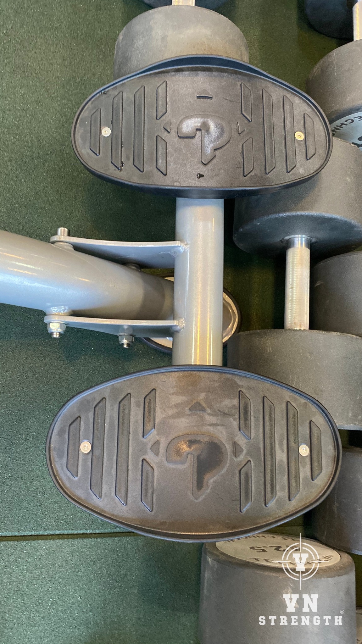 MÁY ĐẠP CHÂN︱PLATE LOADED SQUAT︱VNS001