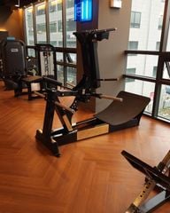 MÁY ĐẠP CHÂN︱PLATE LOADED SQUAT︱VNS001