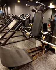 MÁY ĐẠP CHÂN︱PLATE LOADED SQUAT︱VNS001