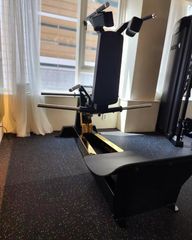 MÁY ĐẠP CHÂN︱PLATE LOADED SQUAT︱VNS001