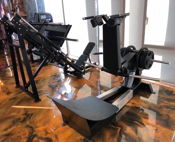 MÁY ĐẠP CHÂN︱PLATE LOADED SQUAT︱VNS001