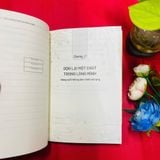  Cúi xuống nhặt lại chính mình - Những giây phút yếu lòng để không bỏ rơi chính mình 