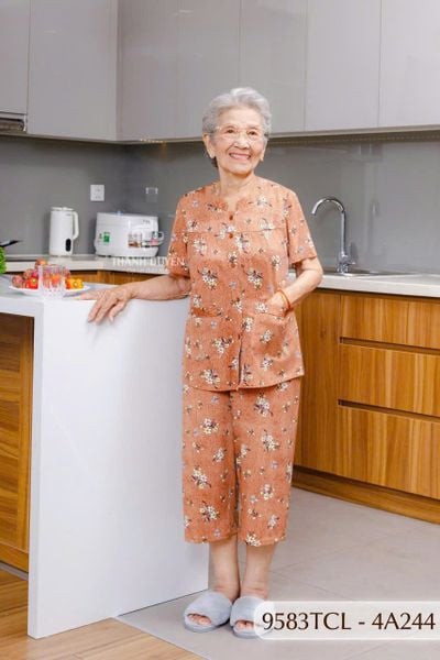 9583TCL -  Đồ bộ bông cho bà mặc nhà Thành Duyên chất liệu Thun cao cấp, cổ tàu, tay ngắn, quần lửng(4G)