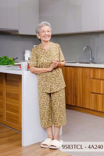 9583TCL -  Đồ bộ bông cho bà mặc nhà Thành Duyên chất liệu Thun cao cấp, cổ tàu, tay ngắn, quần lửng(4G)