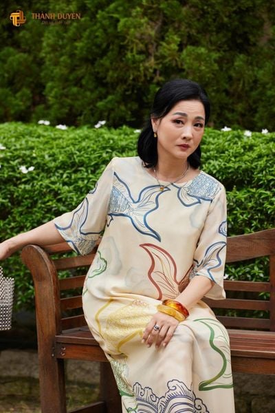 D105-V31- Đâm Voan Tơ Tằm Trung niên Thành Duyên họa tiết cách điệu con cá, tay lỡ, suông form A, mềm mại ,thoáng mát