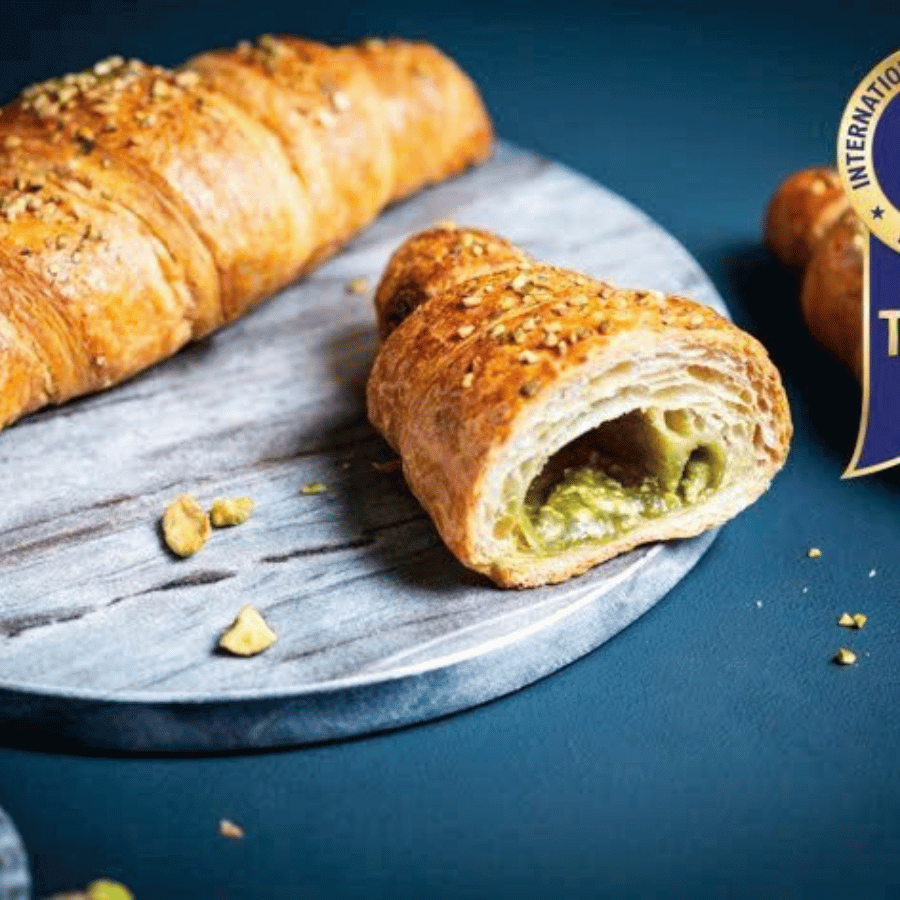  Bánh Croissant Nhân Hạt Dẻ Cười (4 cái/túi) 