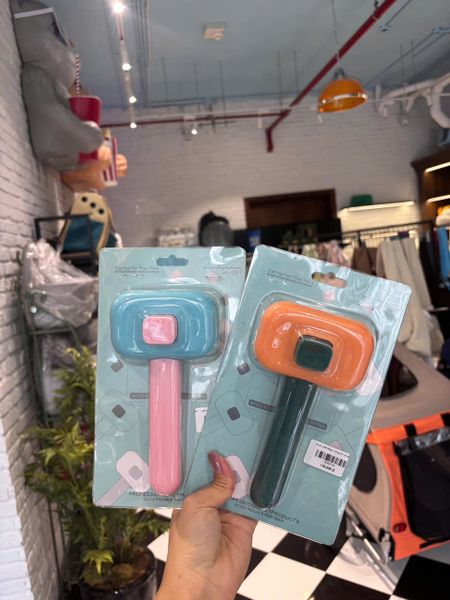  Lược chải lông vuông có nút bấm 