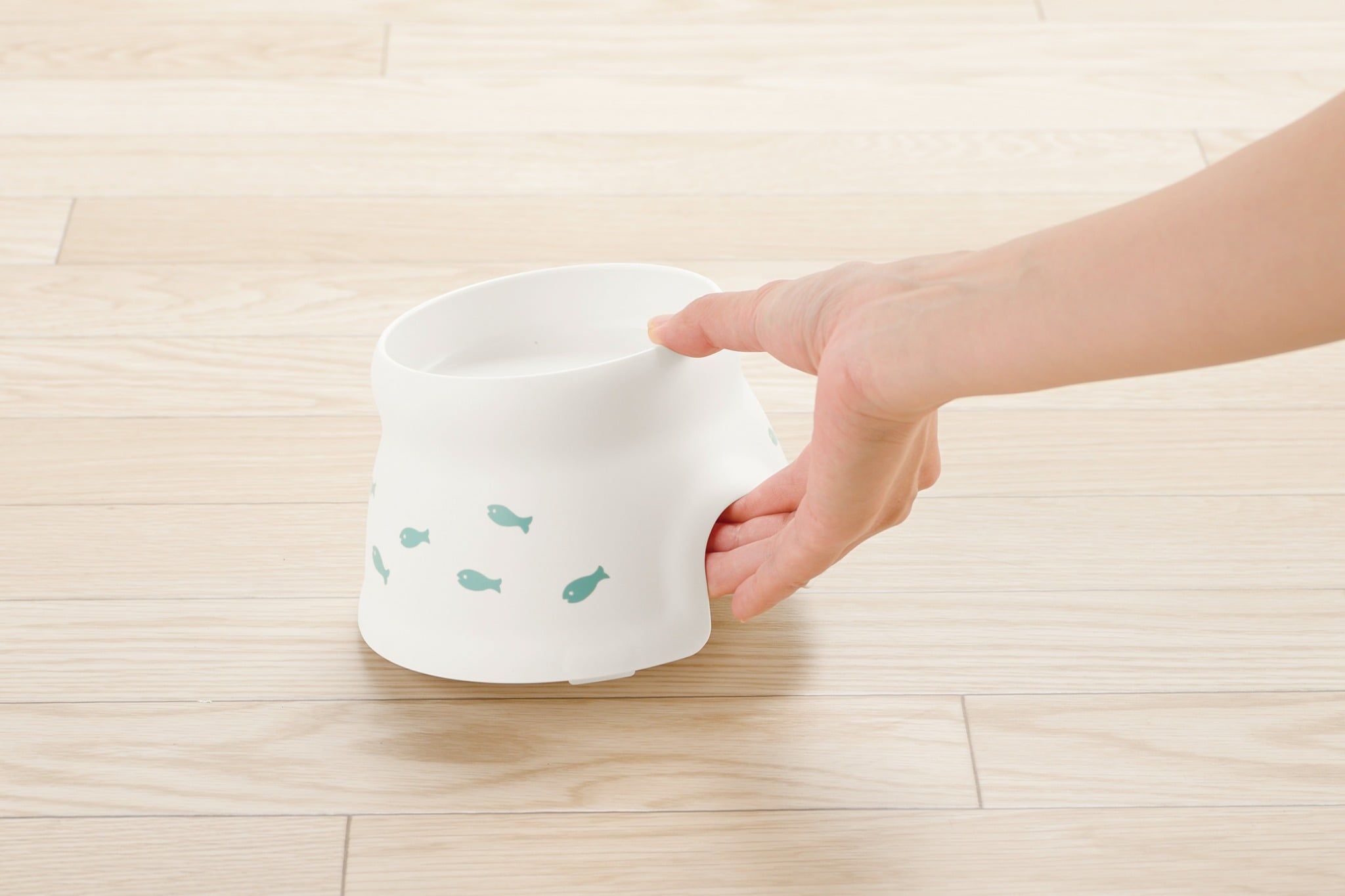  Chén đựng thức ăn cho mèo đế cao Richell 