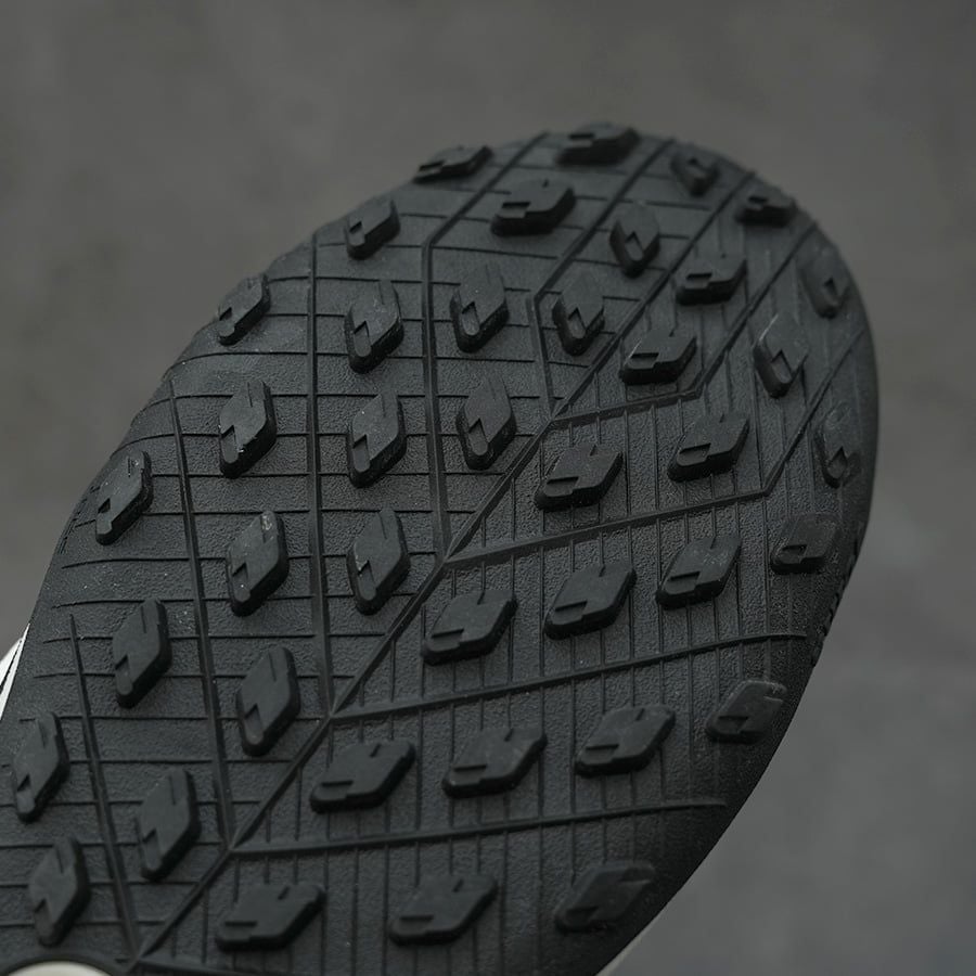 JOMA FS REACTIVE TF 2402 - TRẮNG/ĐEN CHẤM BI
