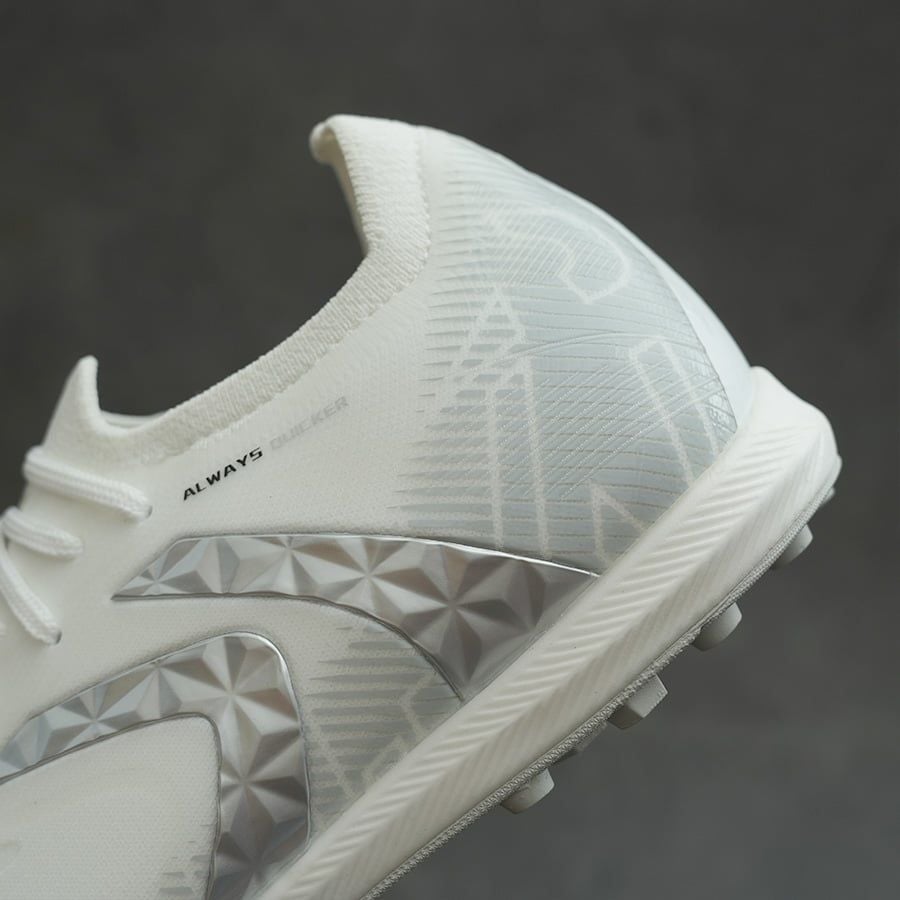 KELME V-MACH 3.0.4 TF - 8621ZX1423-108 - TRẮNG/BẠC