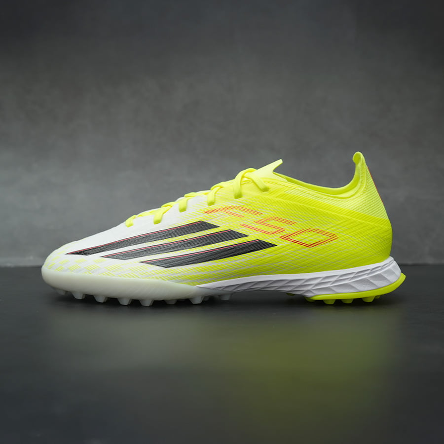 GIÀY ĐÁ BÓNG SÂN CỎ NHÂN TẠO ADIDAS F50 PRO TF - JR8943 - VÀNG