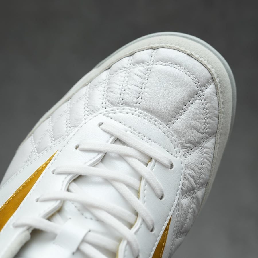 MIZUNO MORELIA SALA JAPAN TF - Q1GB260250 - TRẮNG/VÀNG