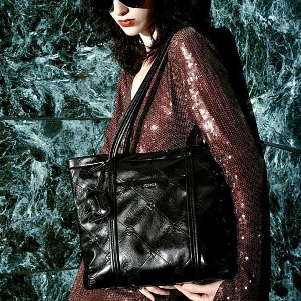  Túi Tote 14inch Nucelle NU1172204-01 Da Mềm Đen 