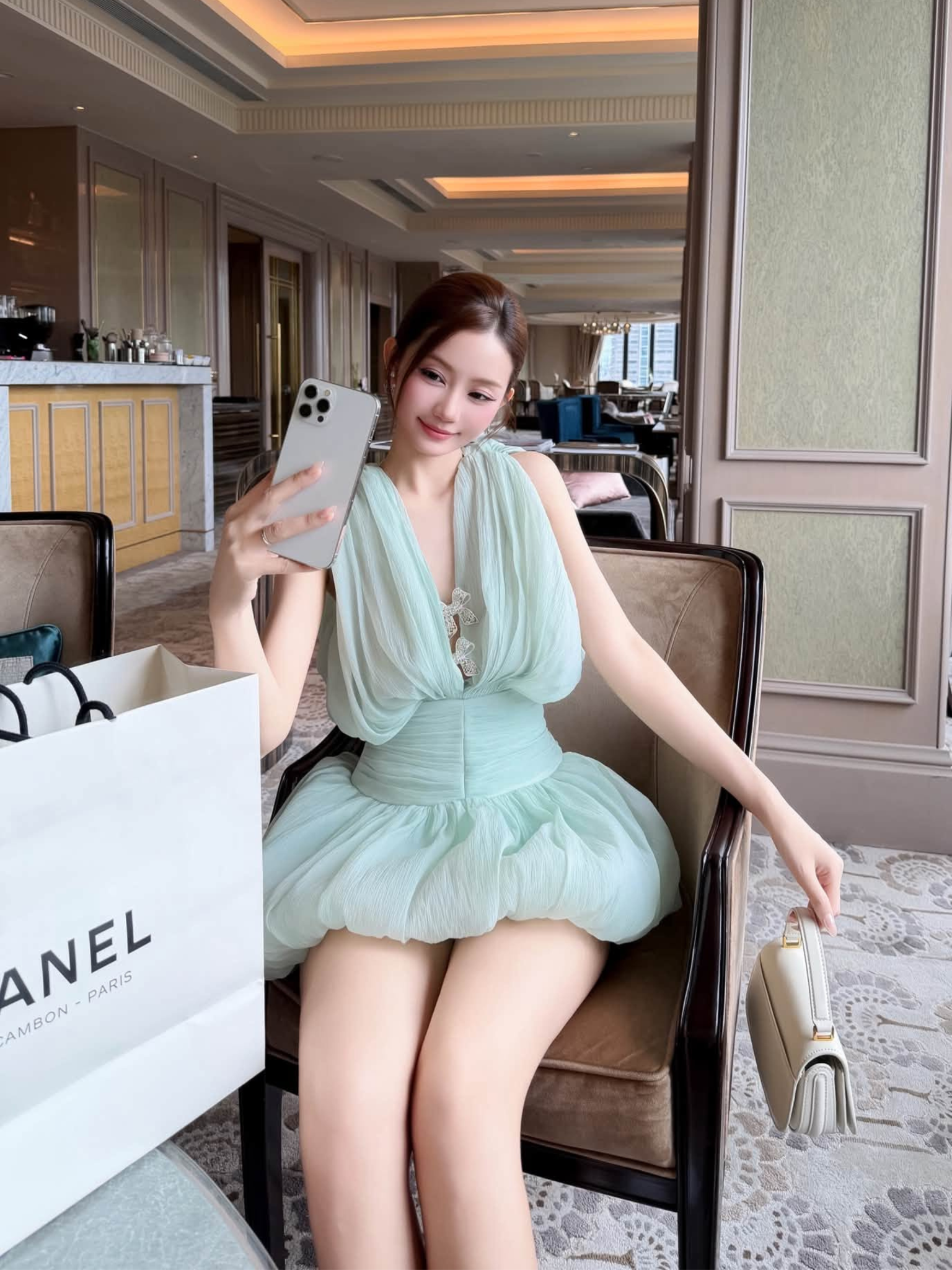 จัมป์สูท BÍ BO เอว ครีม TAG CÀI โบว์