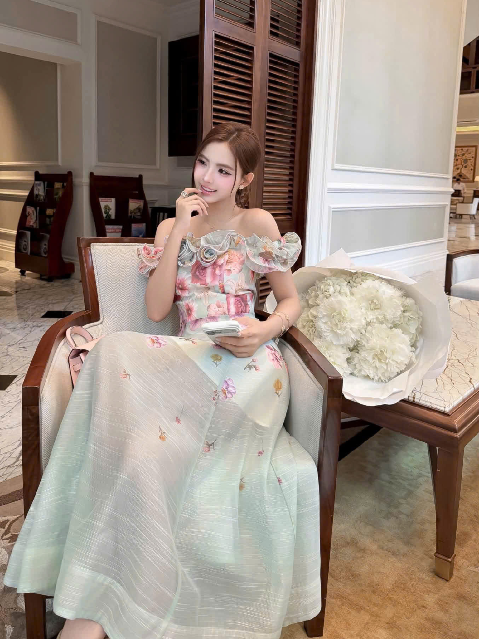 เดรส BẸT ไหล่ ลายดอก ขอบ ระบาย