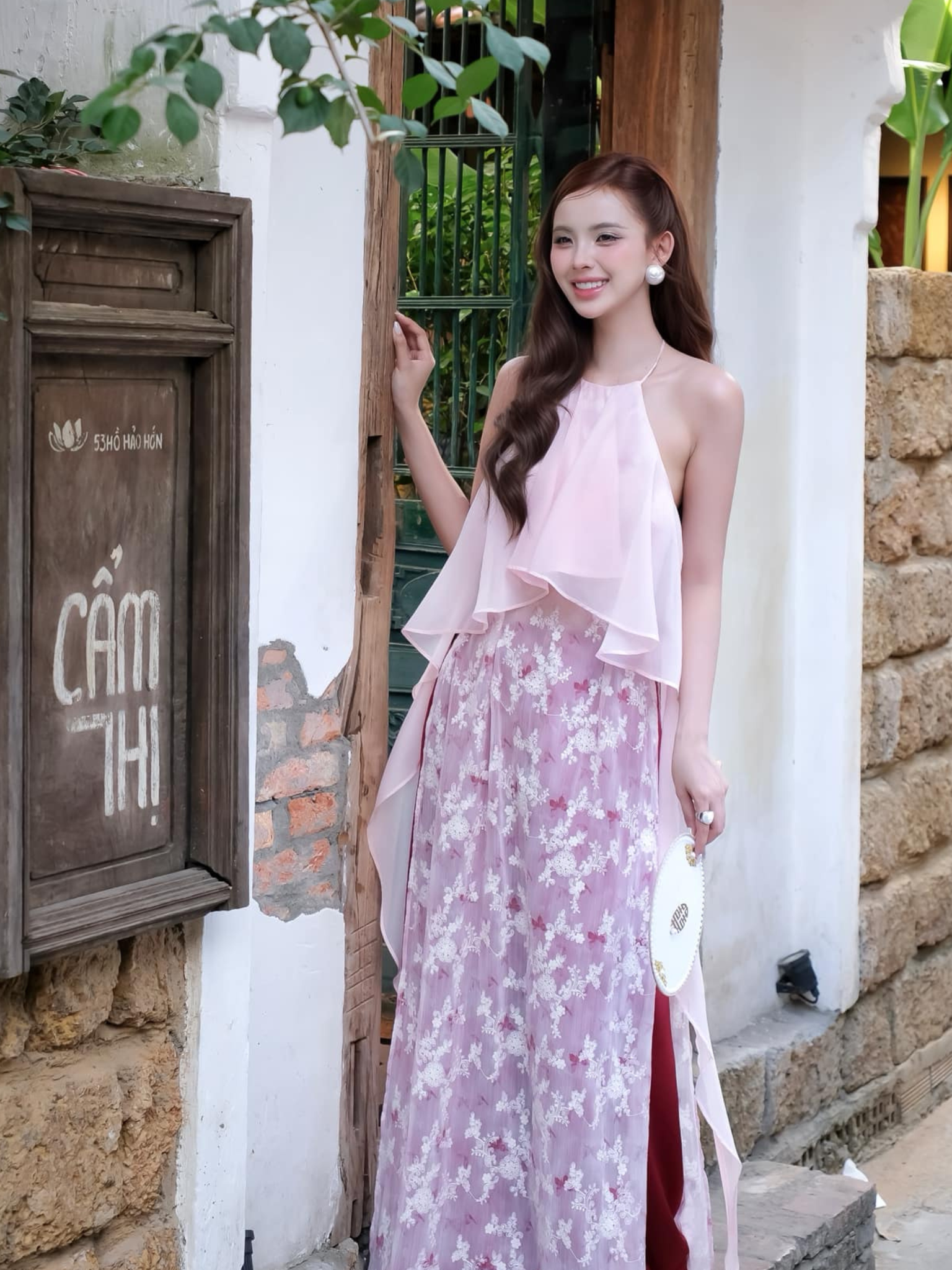ชุดเสื้อเอวยาวและเอี๊ยม