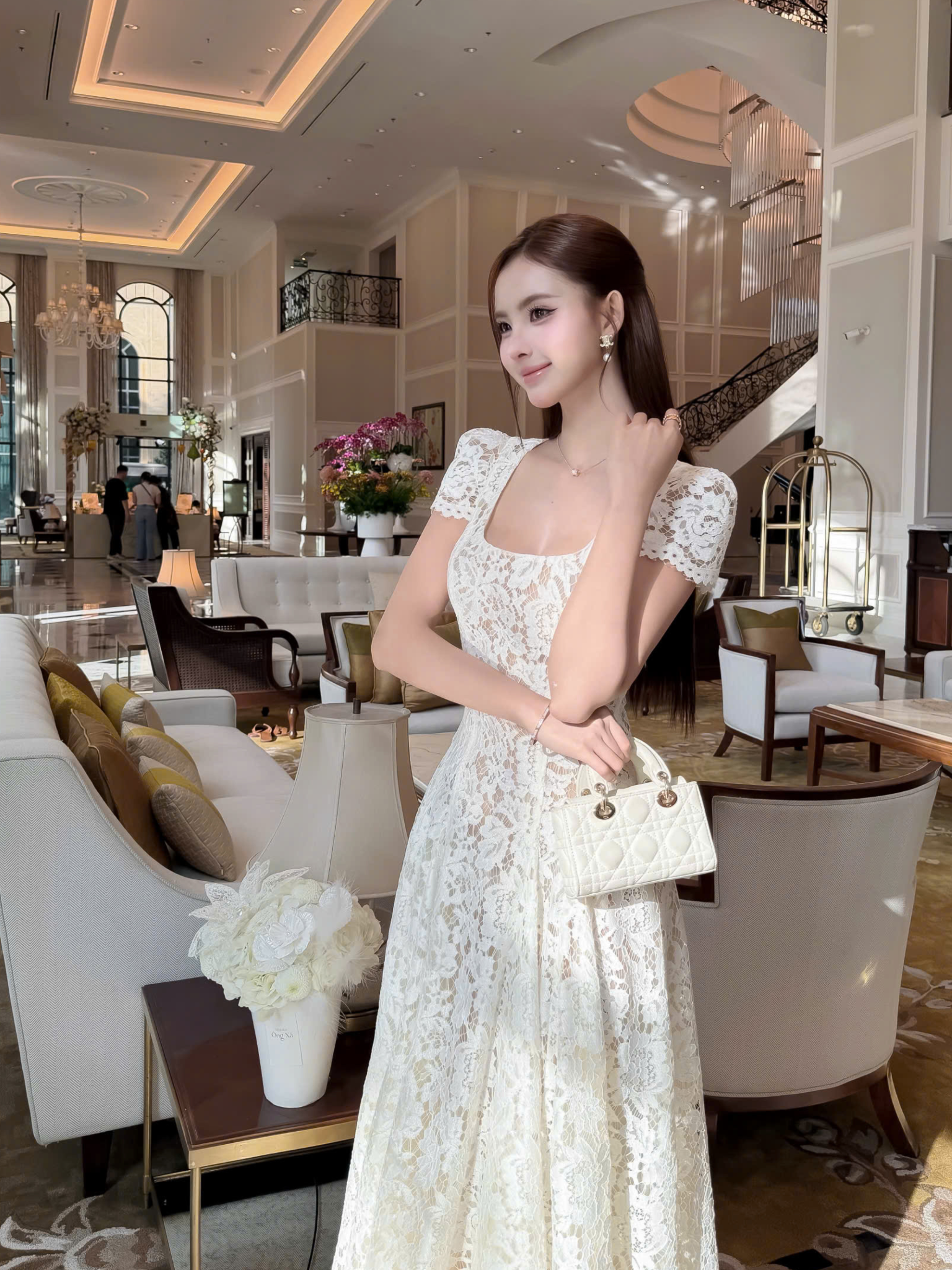 เดรส ลูกไม้ คอเหลี่ยม ทรง ยาว