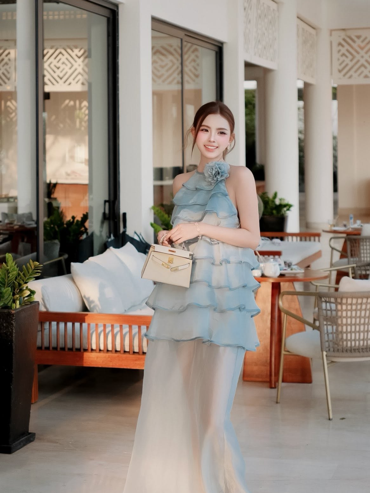 เดรส คอ เอี๊ยม TẦNG ประดับ ลายดอก