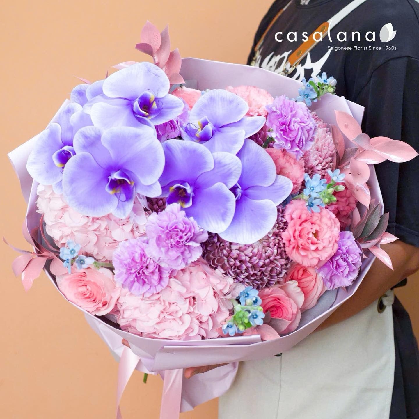  Bó Ctc mix hồ điệp, cúc mẫu đơn tone hồng tím 