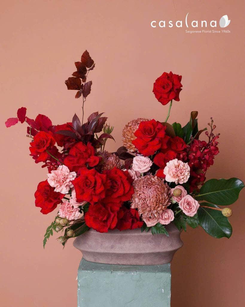  Bình hoa tone đỏ nâu 