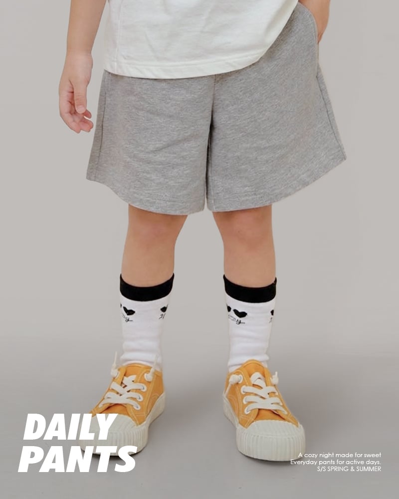 Quần short ngang gối vải cotton spandex cho bé trai và bé gái U950T