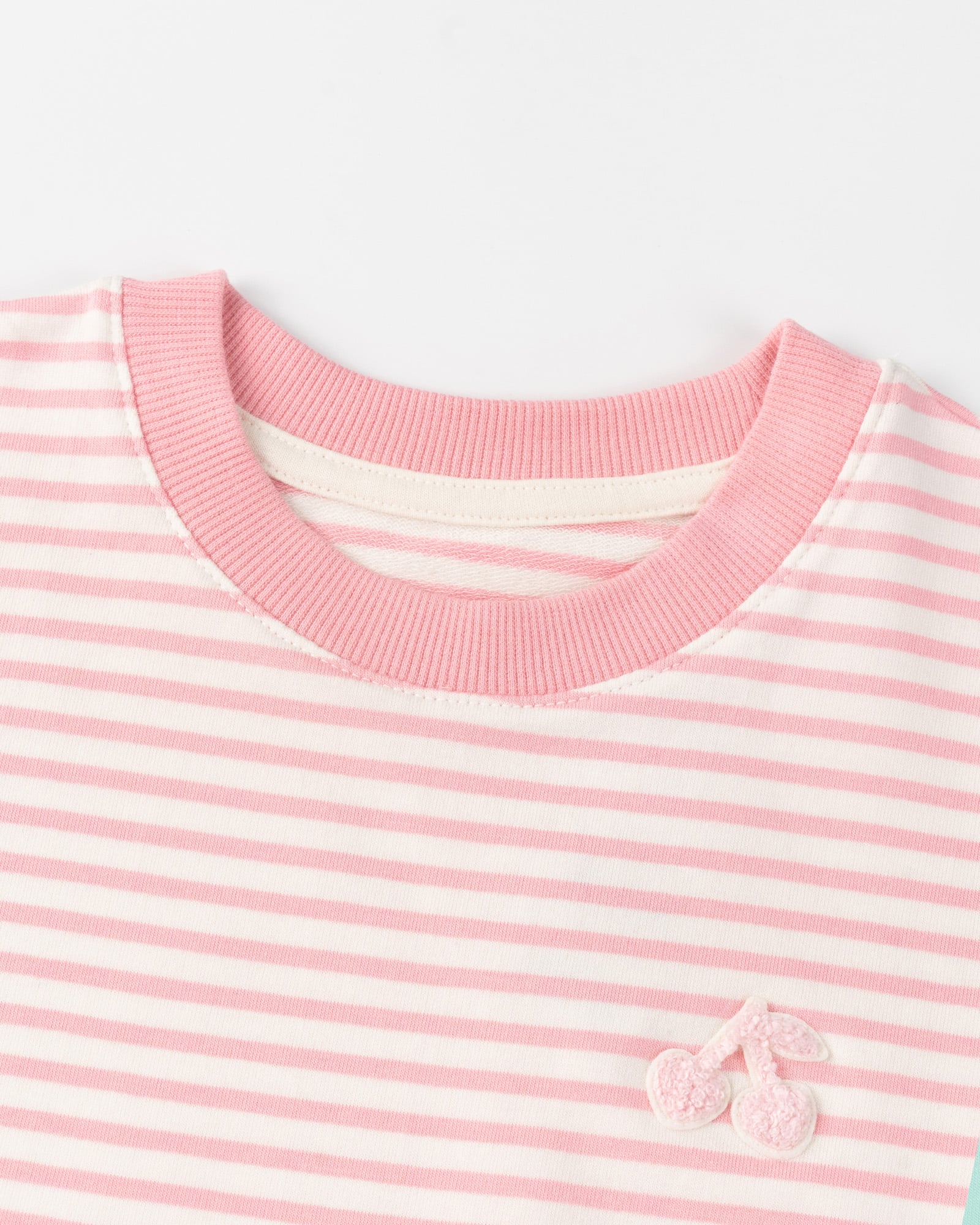 Bộ đồ dài dáng rộng vải nỉ da cá cotton bé gái U1341