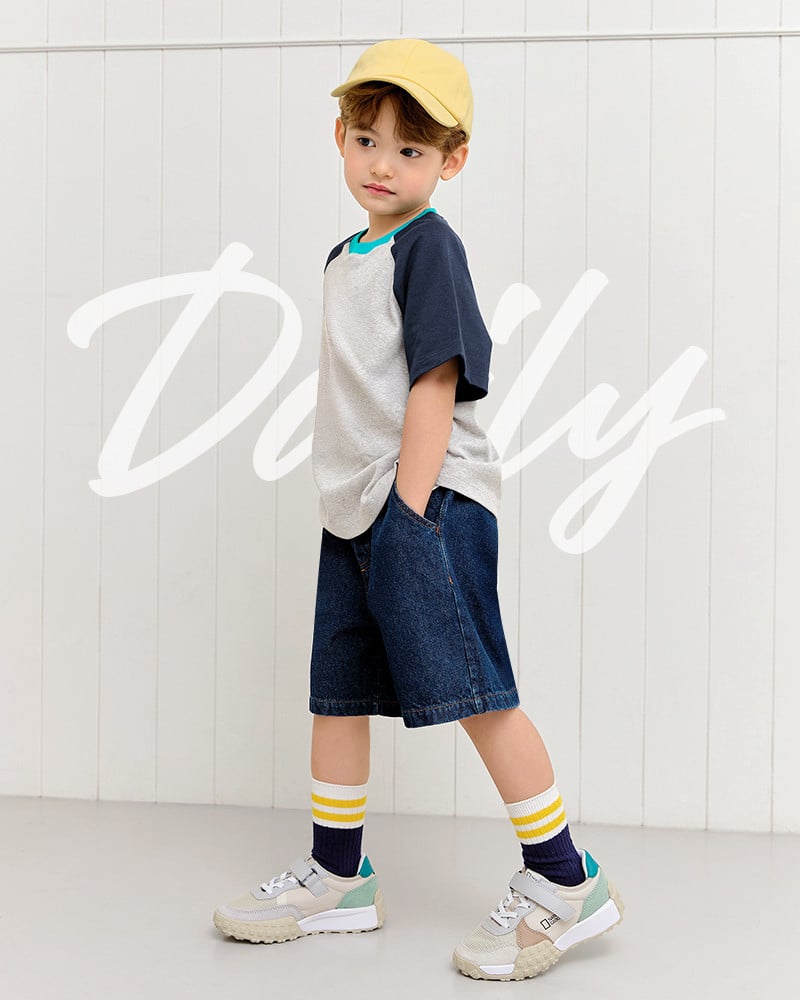 Quần short jean dài qua gối ống suông bé trai và bé gái U951A