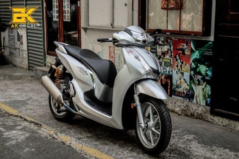 HONDA SH 300i - wrap Silver