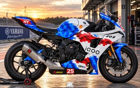 YAMAHA R1 - demo 3926