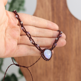 🌙 Vòng cổ choker đá Mặt Trăng Moonstone – Thiết kế macrame mang năng lượng tình yêu