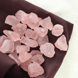 Thạch Anh Hồng (Rose Quartz) là viên đá biểu tượng của tình yêu