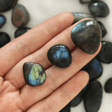 Labradorite (Đá Xà Cừ) mang năng lượng sáng tạo